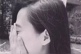 我坐在这里看时间流过图片