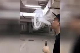 吐出来的烟都是圈圈哦，好厉害，花式烟圈，会吸烟的来看看视频封面