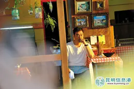 《我的宠物是大象》热拍 刘青云现身昆明街头图片