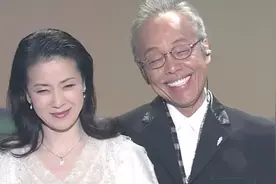 日本男女歌神谷村新司和坂本冬美合唱《秋止符》，笑容太暖心了图片