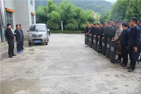 富源县国土局执法大队联合老厂镇开展打击取缔非法开采专项执法检查行动图片