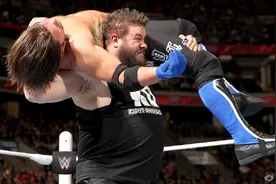 《RAW 2016.03.22》战报:葬爷被赌上职业生涯，洲际冠军七人阶梯赛敲定图片