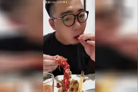 超人吃蒜蓉小龙虾，超级入味啃的真爽视频封面