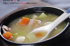 三文鱼骨味增汤图片