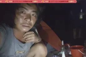 虎牙徒步主播与粉丝喝酒被弹幕带节奏，主播被迫解释，看着辛酸视频封面