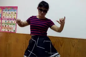 这个美女跳舞好专业视频封面