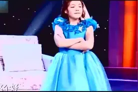 中英混血女孩跟姥姥上节目，一张嘴全是东北话 逗翻现场评委视频封面