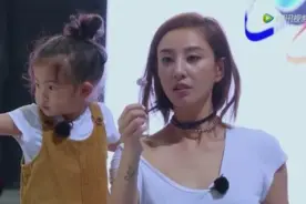 郑希怡首次带女儿冒险，妈妈漂亮女儿萌萌哒，原来一切源于意外视频封面