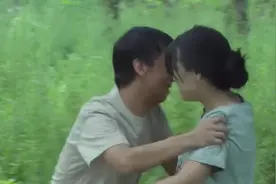 年幼的儿子被拐卖到偏僻的山村，可怜的妈妈为寻找儿子，牺牲自己视频封面