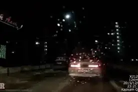 有人去过俄罗斯么，他们的司机是不是都是边喝酒边开车的视频封面