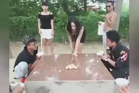 谁说农家妹子不会玩 让你开开眼 见识下我们农村人是怎么玩的视频封面