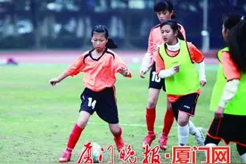 12岁厦门女孩想踢世界杯图片