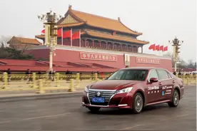 将者归来 全新皇冠2.0T+闪耀2016全国两会图片