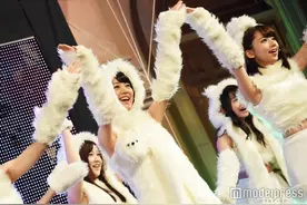 乃木坂46狗狗装卖萌开唱　大叔粉振奋应援图片