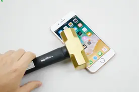 iPhone 8 Plus 暴力测试 直接上锤子！视频封面