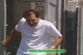 大兄弟你跑马桶里恶搞，不怕遇见闹肚子的拉你一头的屎吗？视频封面