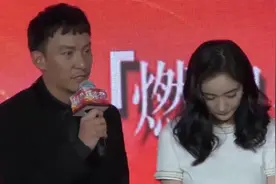 杨幂带女儿走秀 母女装分外惹眼可爱至极网友：萌萌哒好漂亮视频封面