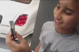 小男孩拿出柯尼塞克车钥匙那一瞬间！土豪立马蒙圈了！视频封面