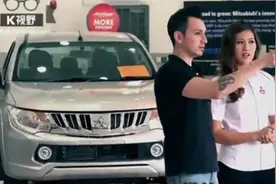 这个妹子不简单！假扮菜鸟汽车销售，漂移甩尾吓尿众顾客视频封面