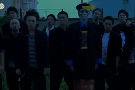 两帮小混混各捉了一只僵尸干架结果僵尸符掉了，还得靠小萝莉收服视频封面