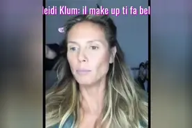 超模Heidi Klum从素颜到彩妆的化妆实录，从慈祥到美艳瞬间切换视频封面