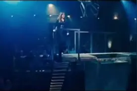 实拍一场失败的魔术，女演员瞬间窒息，场面恐怖乱作一团视频封面