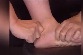 足踝部原始点按摩一周，消除足跟痛视频封面