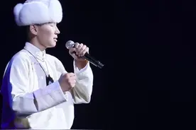 乌达木在国外再唱《梦中的额吉》发自心灵深处的歌声，感动千万人视频封面