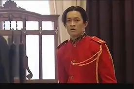 小弟见到当年的大哥没死，当着老板的面除去工作服，跟大哥走视频封面