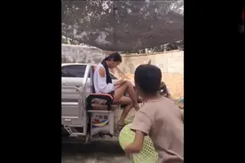 熊孩子趁妈妈午睡恶搞妈妈，太坏了，会被打屁屁的视频封面