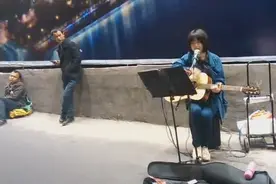 《一场游戏一场梦》- 西湖边流浪女歌手，温暖清秀酷似林秀晶图片