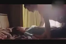 小情侣在家内个，刚好女生的爸爸回来了，结局没想到啊图片