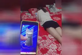 老公花式恶搞老婆，这样真的好吗，隔着屏幕都觉得疼！视频封面
