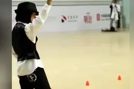 中国的小女孩是有点吓人的，30秒开始亮了！看傻了图片