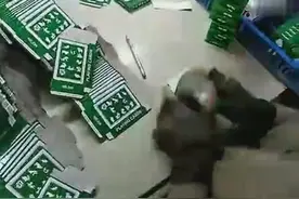 中国工人震撼手速！这手速没有单身20年别想练成！简直开挂！视频封面