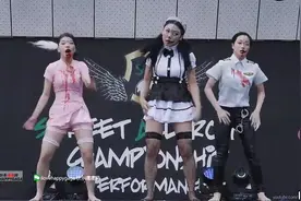 韩国三个女孩跳的“僵尸舞”，捂脸上让人诡异 当手拿下后惊呼赞图片