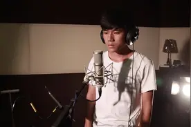 咋一看，还以为是杰哥来录音棚录歌了唱《空白格》很好听图片