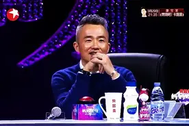 5岁萌娃跟着妈妈上台模仿宋小宝！全场笑翻！太可爱了！图片