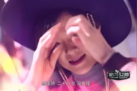 美女拳手暴力飞腿一脚爆头 对手跪地险休克图片