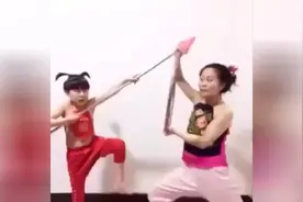 母子爆笑恶搞，没吃药的节奏！图片