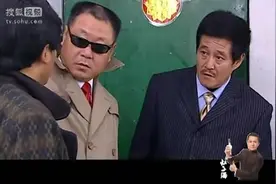 难得紧张又幽默情节，彪哥这逼装的真到位！广坤化身精神病！搞笑图片