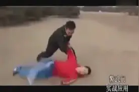 小矮个子防暴警察的强悍功夫图片