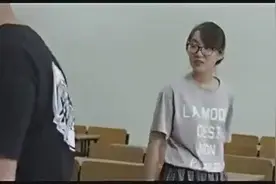 当别人说你胸小时，你该怎样反击？哈哈哈哈妹子太霸气了视频封面