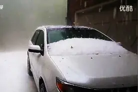 吓人冰雹堪比拍摄场景，这车被砸的够心痛图片