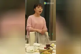 王二妮饭桌上开唱《兰花花》太好听了！图片
