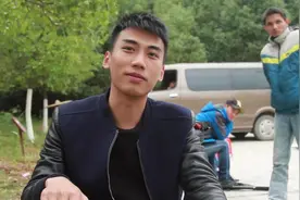 帅气小哥惊现拍摄现场，人气爆棚引路人尖叫！图片