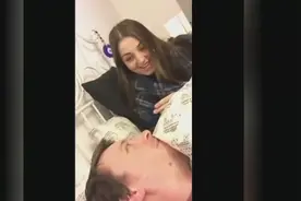 这么笨的女朋友真可爱啊，这可是我们小学的题目啊！图片