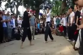 男青年街头与人格斗，以咏春KO对手图片