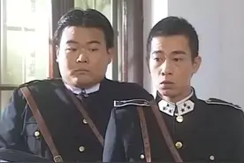 陈小春当了警察，怎么行为还是像大哥一样呢视频封面