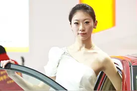 组图│又到一年车展季，回顾那些车展上的美女们图片